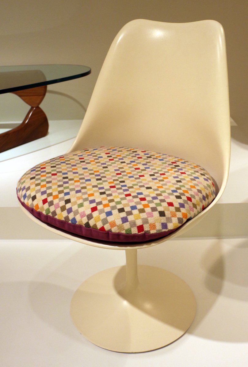 Tulip Chair by Eero Saarinen